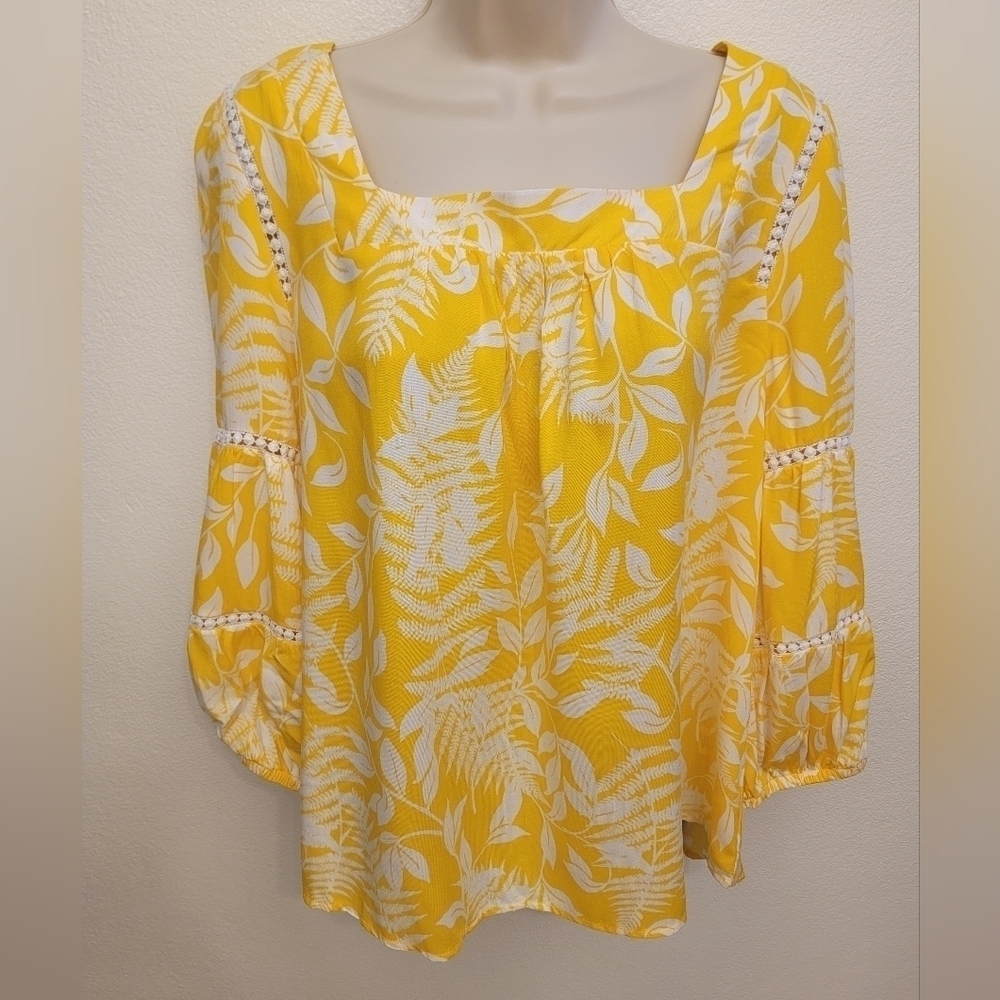 NWOT Adrienne Vittadini Floral Blouse